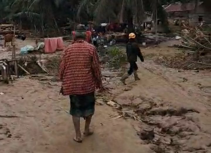Laporan dari Aceh : Tidak Ada listrik Jalur Terputus, Warga Bertahan di Tenda Seadanya
