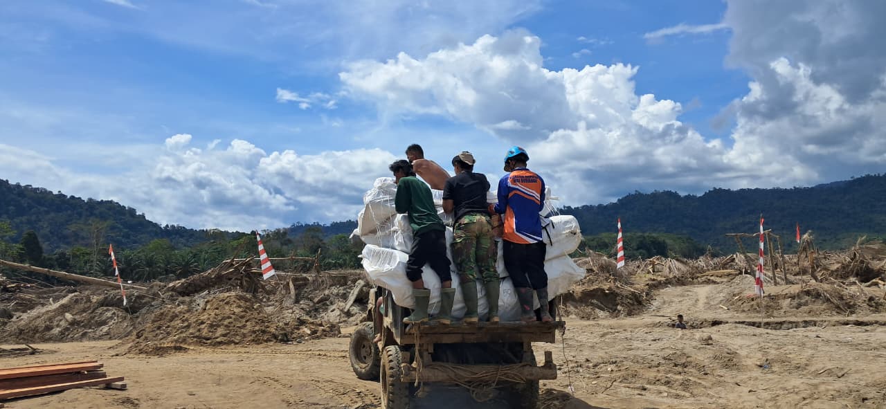 Kirim Bantuan Langsung, Tim Giat Bencana Aceh Hadir Menyapa Santri HSI