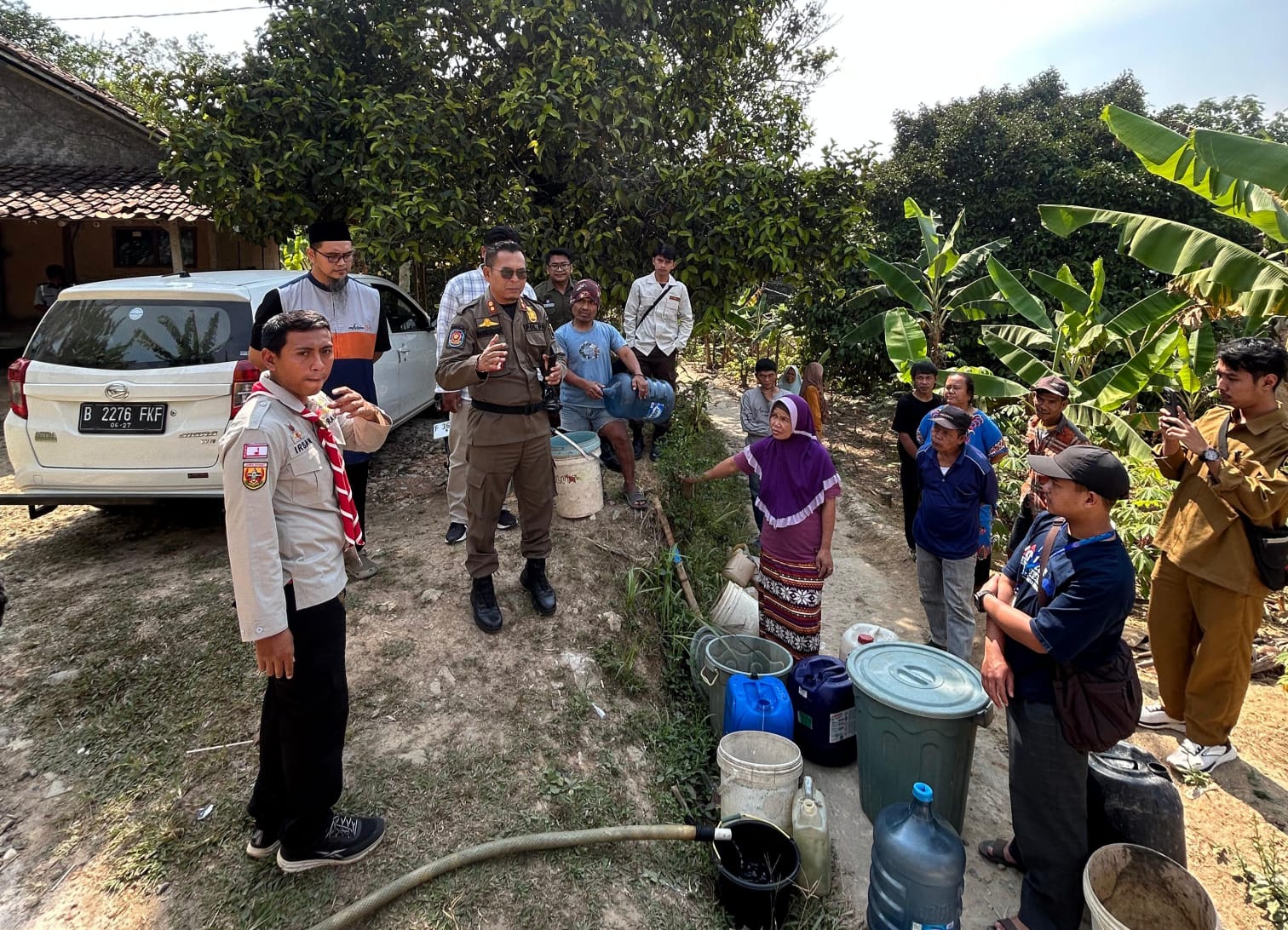 Sulit Didapat, HSI BERBAGI Alirkan 12.000 Liter Air Bersih untuk Warga Sukabumi