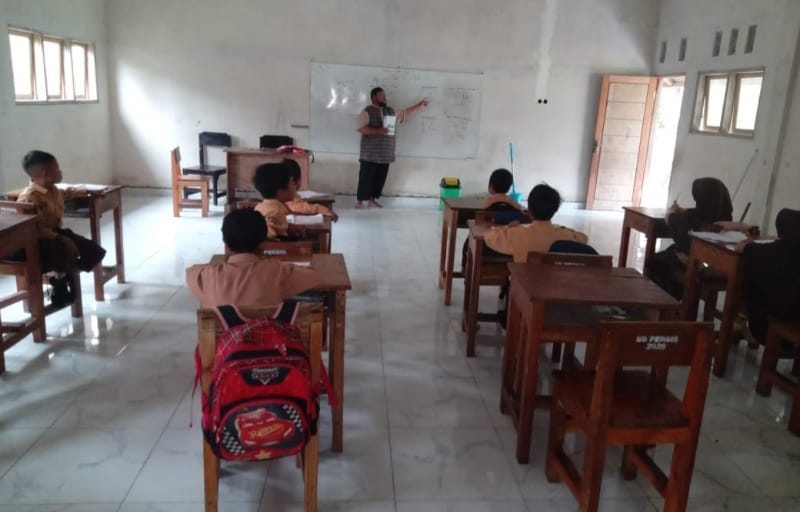 Terima Kasih Muhsinin: Program Peduli Guru Menguatkan Langkah Mereka